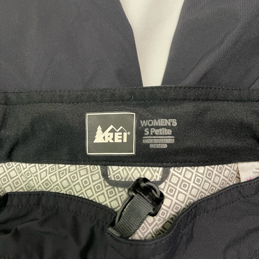REI Women's Black Cargo Pants - Picture 6 of 7